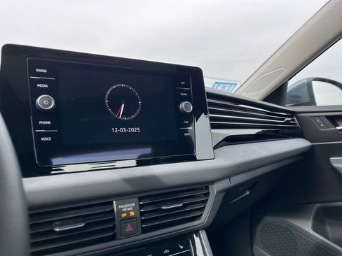 Used 2025 Volkswagen Jetta SE image 21