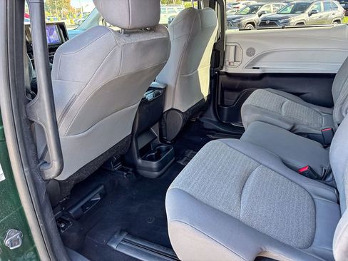 Certified 2025 Toyota Sienna LE image 44