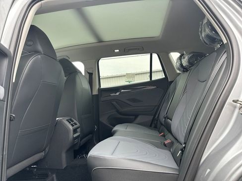 New 2026 Volkswagen Tiguan SE image 13