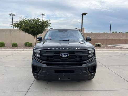 Used 2025 Ford Expedition Active RWD image 3