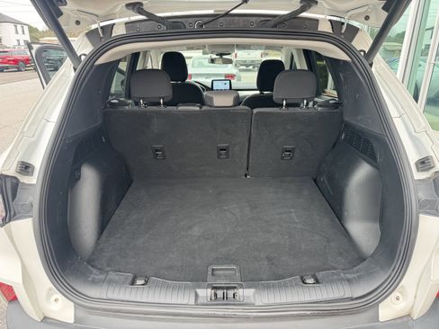 Used 2022 Ford Escape SE w/ SE Sport Appearance Package image 10