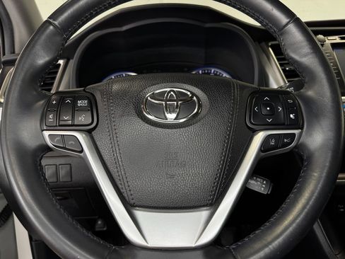 Used 2019 Toyota Highlander XLE AWD/4WD image 15