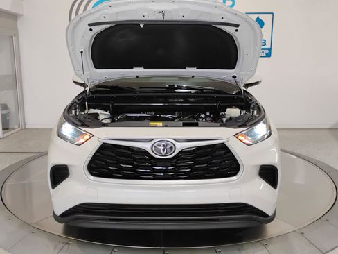 Used 2021 Toyota Highlander L image 92