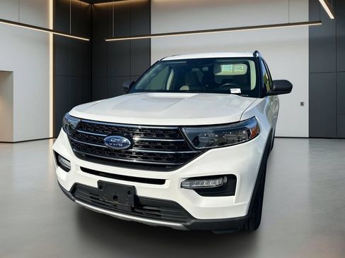 Used 2020 Ford Explorer XLT w/ Equipment Group 202A RWD image 11