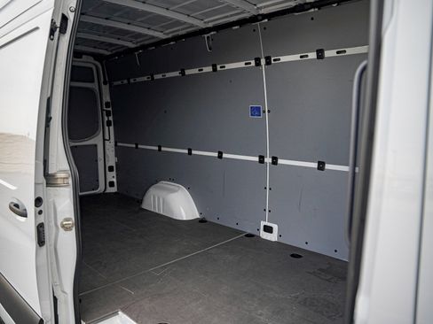 Used 2025 Mercedes-Benz Sprinter 2500 image 12