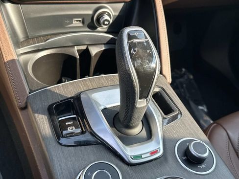Used 2021 Alfa Romeo Stelvio Ti w/ Nero Edizione AWD/4WD image 22