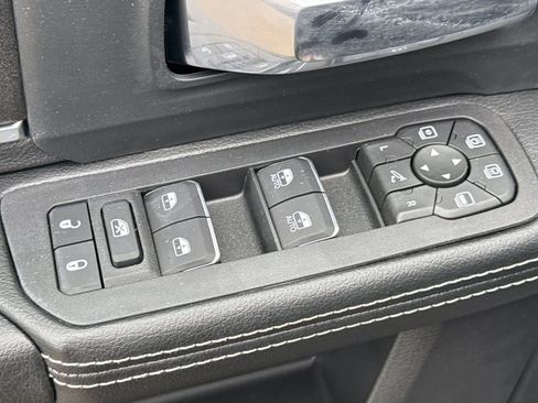 New 2026 RAM 2500 Laramie AWD/4WD image 13