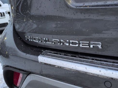 Used 2023 Toyota Highlander Platinum image 11