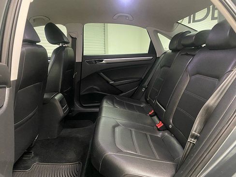 Used 2017 Volkswagen Passat 1.8T R-Line image 12
