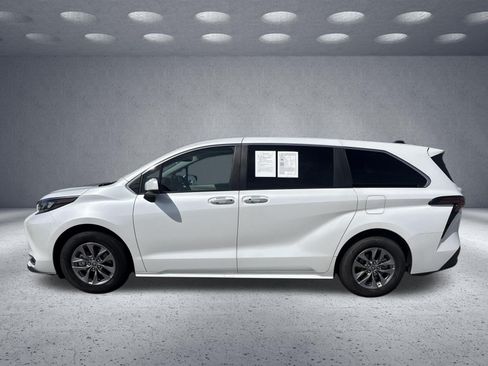 Used 2024 Toyota Sienna XLE FWD image 8
