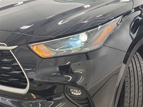 Used 2023 Toyota Highlander XLE image 31
