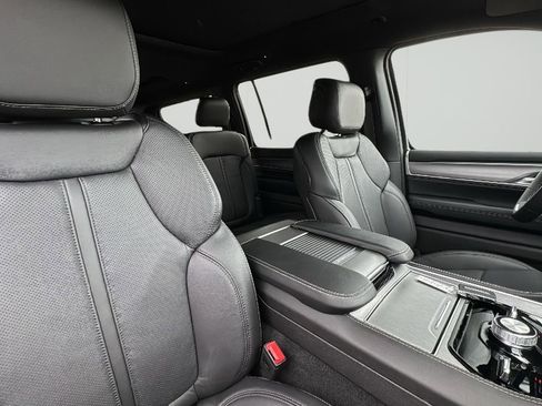 New 2025 Jeep Wagoneer Series II image 3