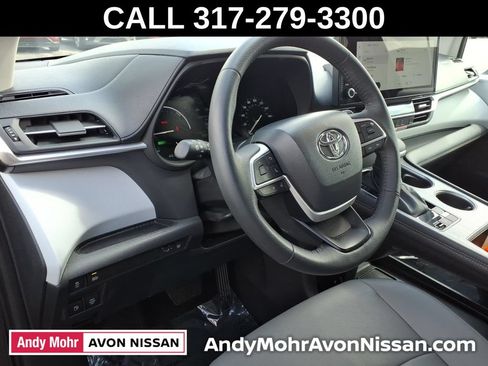 Used 2026 Toyota Sienna XLE FWD image 19