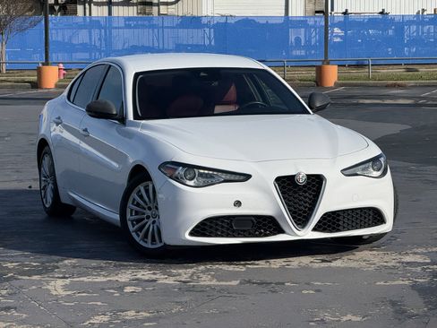 Used 2020 Alfa Romeo Giulia image 3
