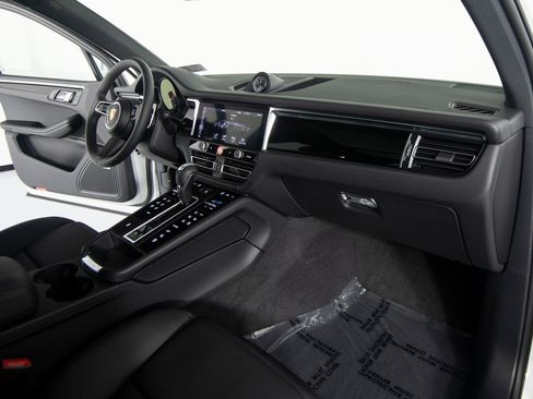 New 2026 Porsche Macan AWD/4WD image 27