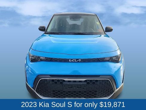 Used 2023 Kia Soul S image 2