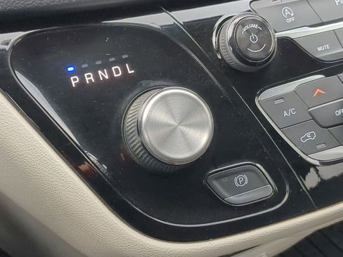 Used 2018 Chrysler Pacifica Touring-L Plus image 34