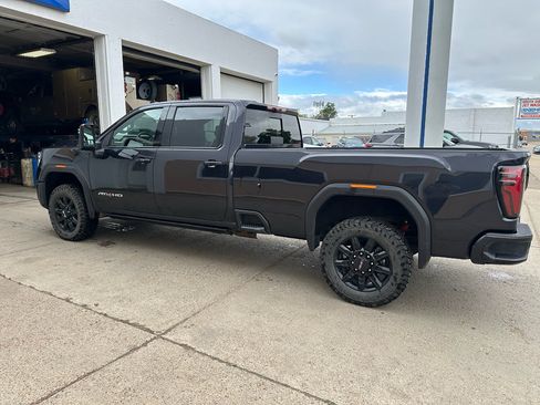 Used 2024 GMC Sierra 3500 AT4 w/ Technology Package AWD/4WD image 2