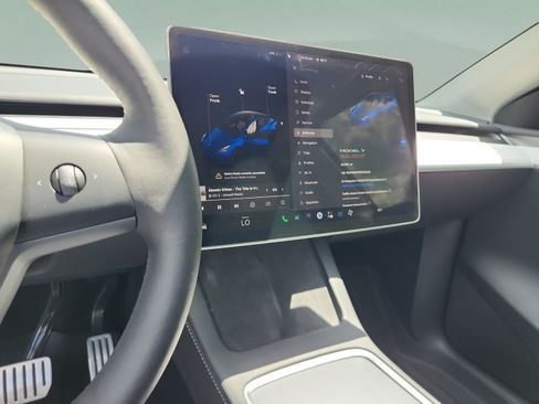 Used 2024 Tesla Model Y Performance AWD/4WD image 37