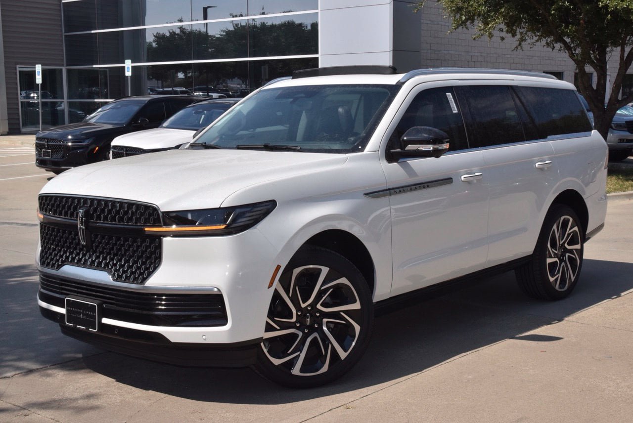 New 2027 Lincoln Navigator Reserve AWD/4WD image 12