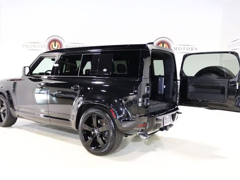 Used 2023 Land Rover Defender 110 V8 AWD/4WD image 29