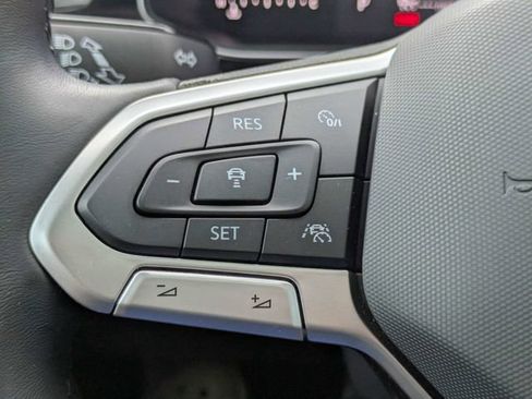 Certified 2025 Volkswagen Jetta SE FWD image 26
