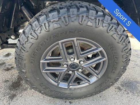 Used 2025 Jeep Gladiator Sport AWD/4WD image 29