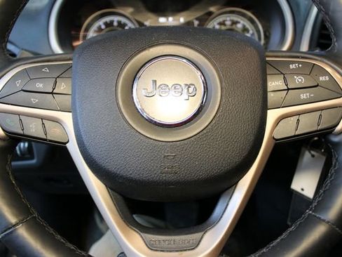 Used 2017 Jeep Cherokee Sport w/ Cold Weather Group FWD image 20