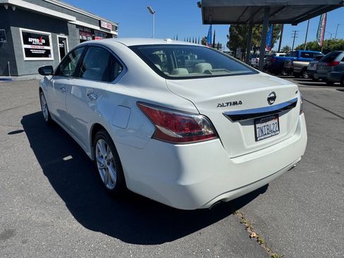 Used 2015 Nissan Altima 2.5 SV w/ Convenience Package FWD image 5