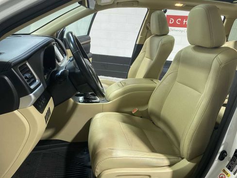 Used 2018 Toyota Highlander Limited Platinum AWD/4WD image 11