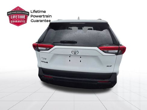 Used 2022 Toyota RAV4 XLE w/ Convenience Package FWD image 8