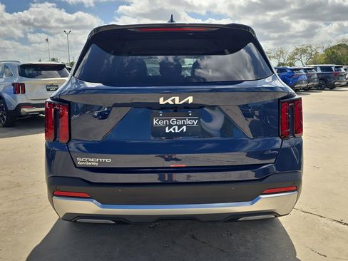 New 2026 Kia Sorento S FWD image 7