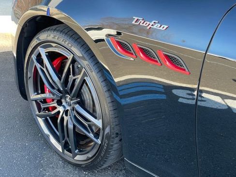 Used 2021 Maserati Quattroporte Trofeo image 16