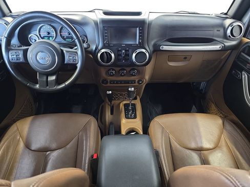 Used 2016 Jeep Wrangler Unlimited Sahara w/ Dual Top Group AWD/4WD image 10