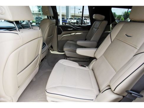 Used 2021 Cadillac Escalade Premium Luxury w/ LPO, Illumination Package RWD image 7