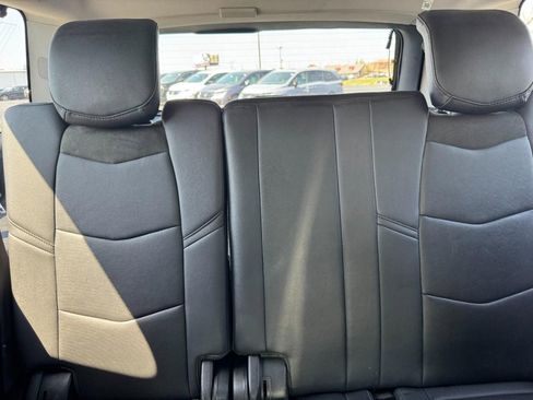 Used 2019 Cadillac Escalade ESV Luxury AWD/4WD image 13