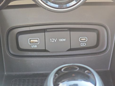 Used 2024 Hyundai Venue SEL image 18