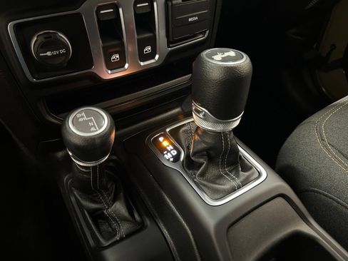 Used 2025 Jeep Wrangler Sport AWD/4WD image 20