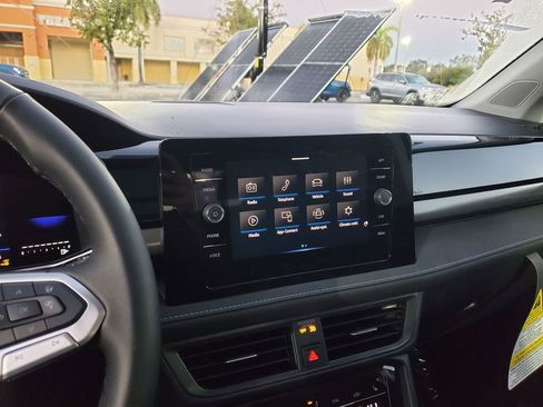 New 2026 Volkswagen Taos SE FWD image 9