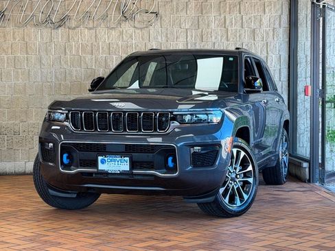 Used 2022 Jeep Grand Cherokee Overland w/ Advanced Protech Group III AWD/4WD image 2