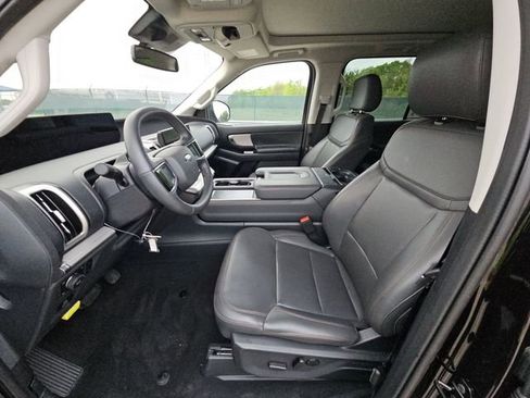 Used 2025 Ford Expedition Active image 7