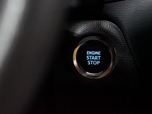 Used 2022 Toyota RAV4 XLE w/ Convenience Package FWD image 22