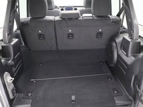 Used 2023 Jeep Wrangler Unlimited w/ Sun & Screen Package image 30