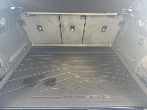 Certified 2025 Porsche Macan Electric image 17