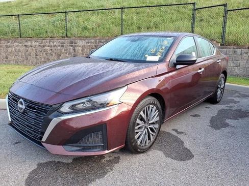 Used 2025 Nissan Altima 2.5 SV image 12