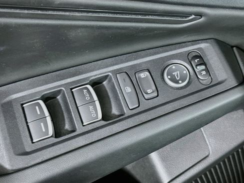 Used 2025 Honda Accord SE image 15