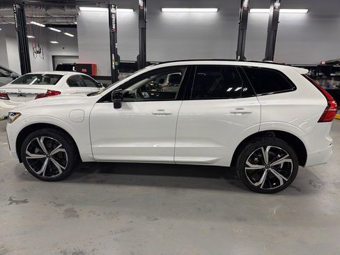 Certified 2024 Volvo XC60 T8 Ultimate w/ Protection Package Premier image 3