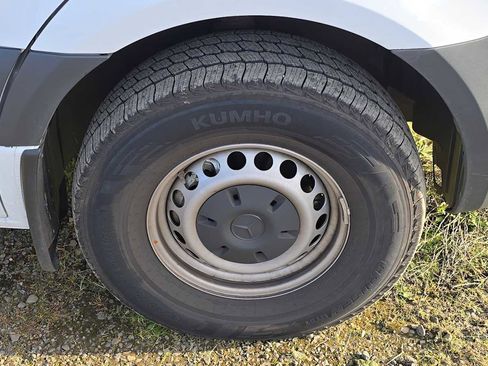 Used 2025 Mercedes-Benz Sprinter 2500 image 9