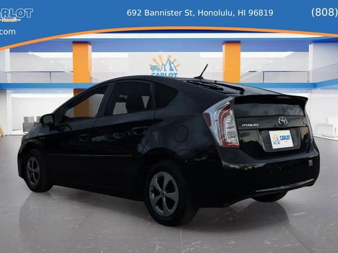 Used 2015 Toyota Prius Three image 9