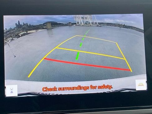 Used 2025 Toyota Camry SE w/ Convenience Package image 15